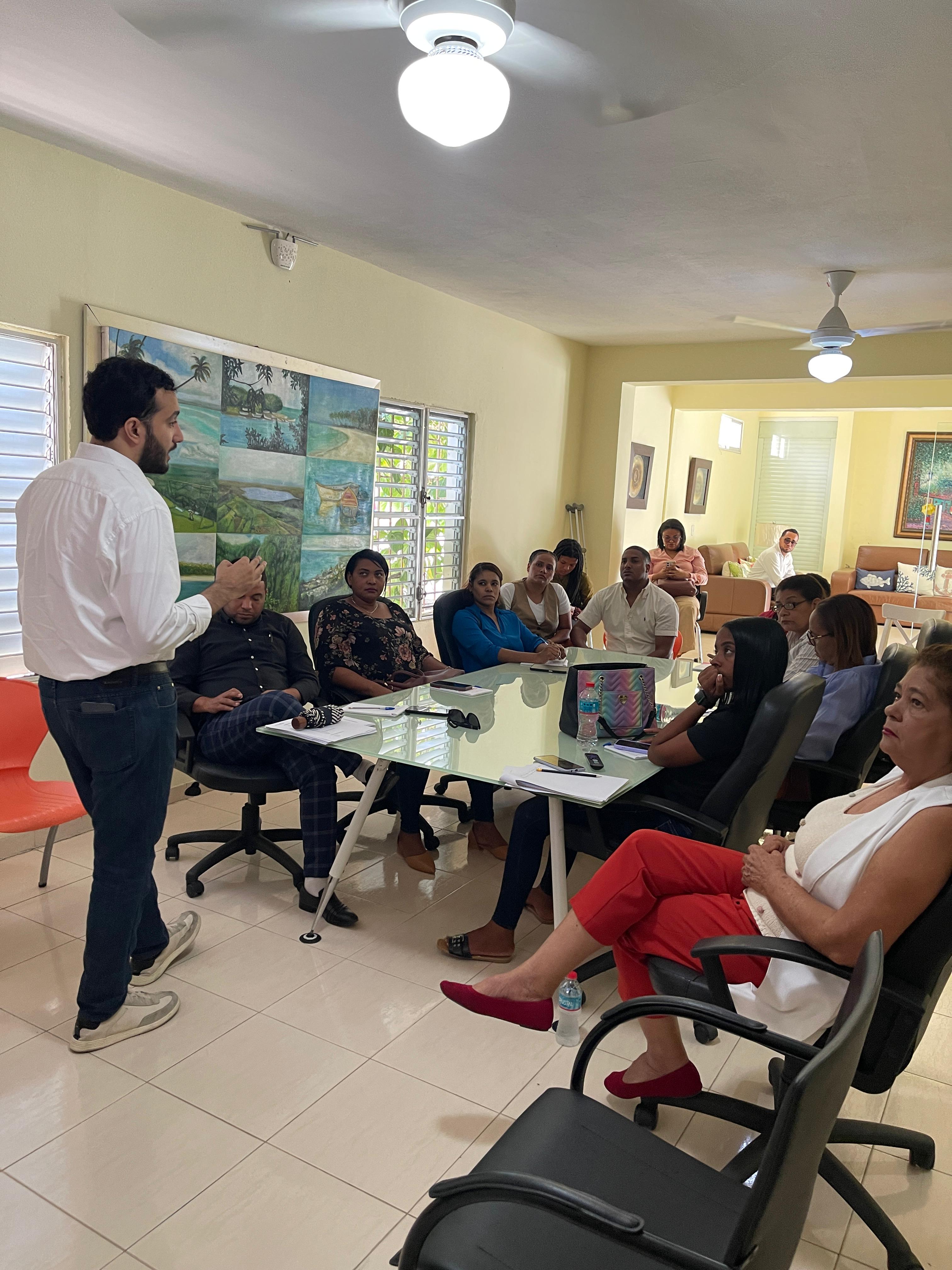 Mesa De Emprendimiento En El Seibo